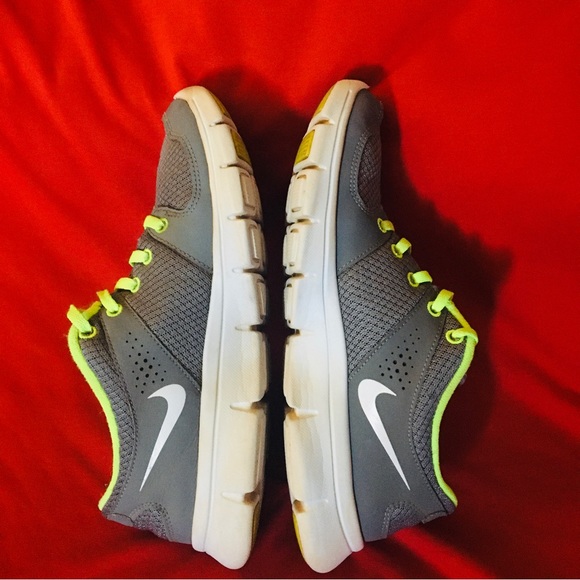 Womens Nike Flex Experience RN 2 (7.5) - Picture 2 of 5